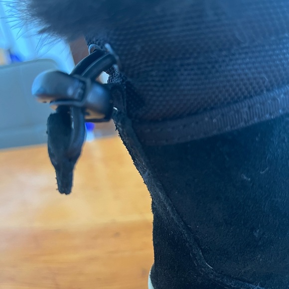 Sorel snow boots, like new. Sturdy tread, platform heel, flannel lined. Worn 3 x - Picture 10 of 12